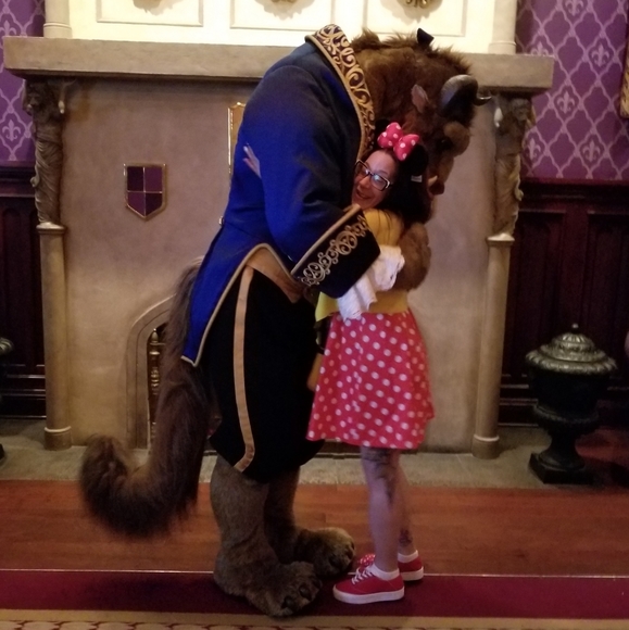 Meet your Host Posh-keteer Ambassador Starletto for nightly shows with Music - Picture 7 of 15